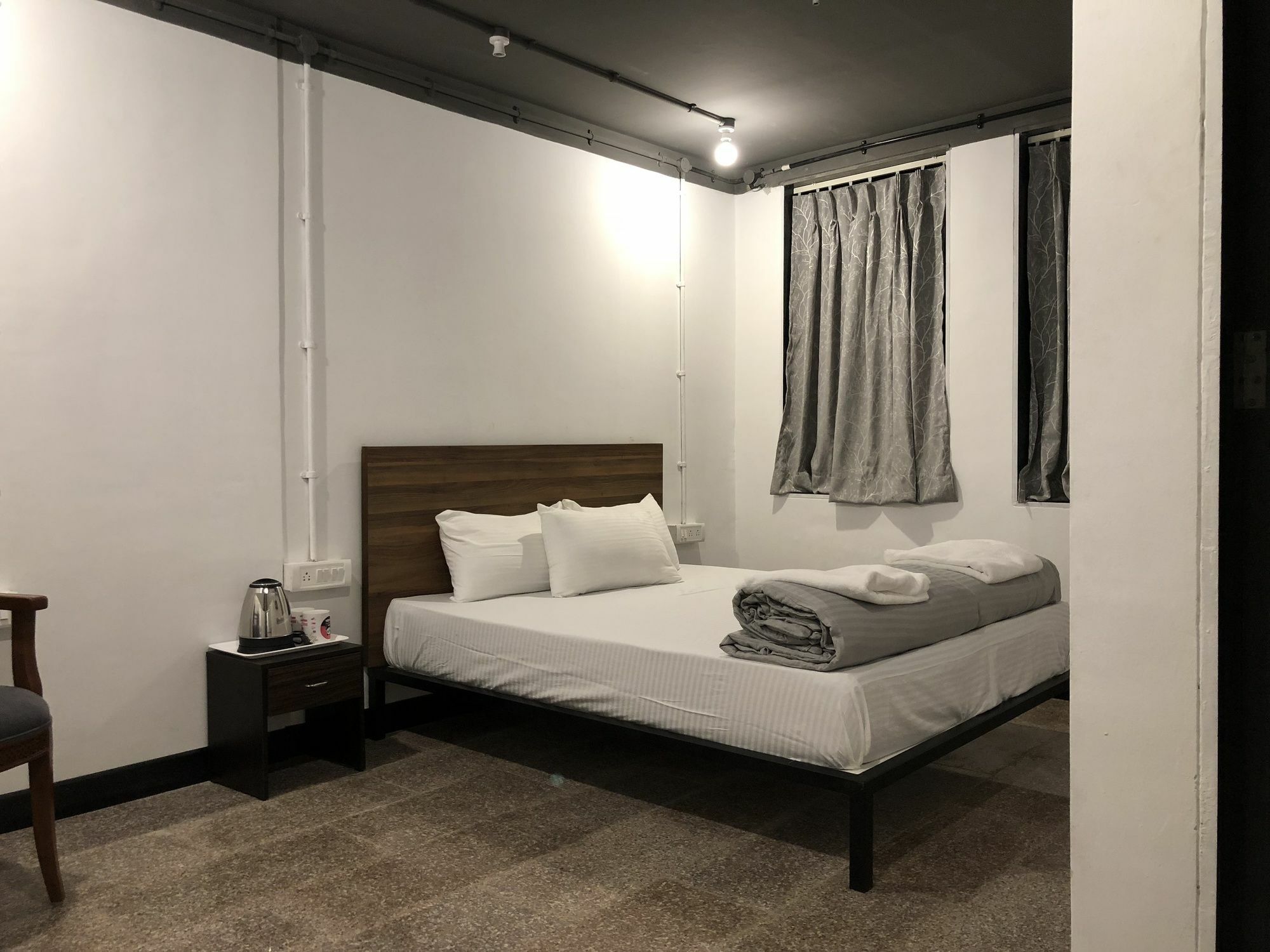 Backpacker Cowies Mumbai Exterior photo